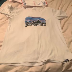 COPY - BNWOT-Women’s Patagonia Capilene cool Daily shirt with 50+SPFstretch per…